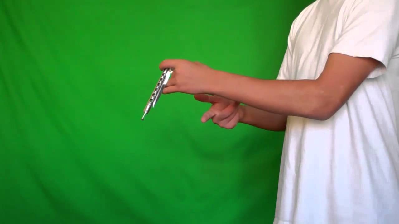 Scissoring Balisong Trick